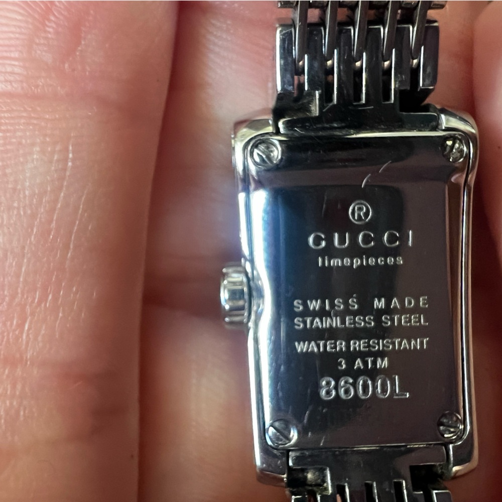 Gucci 8600 Series watch with mother of pearl face and diamonds - Picture 4 of 8